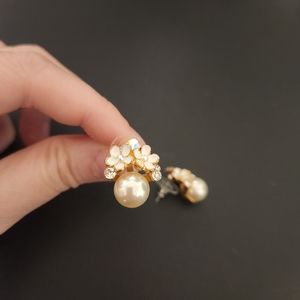 Flower-Pearl Earrings